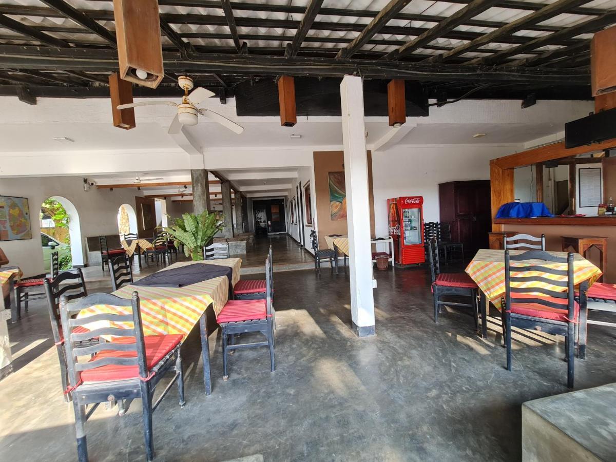 Star Beach Guest House Negombo Exterior photo