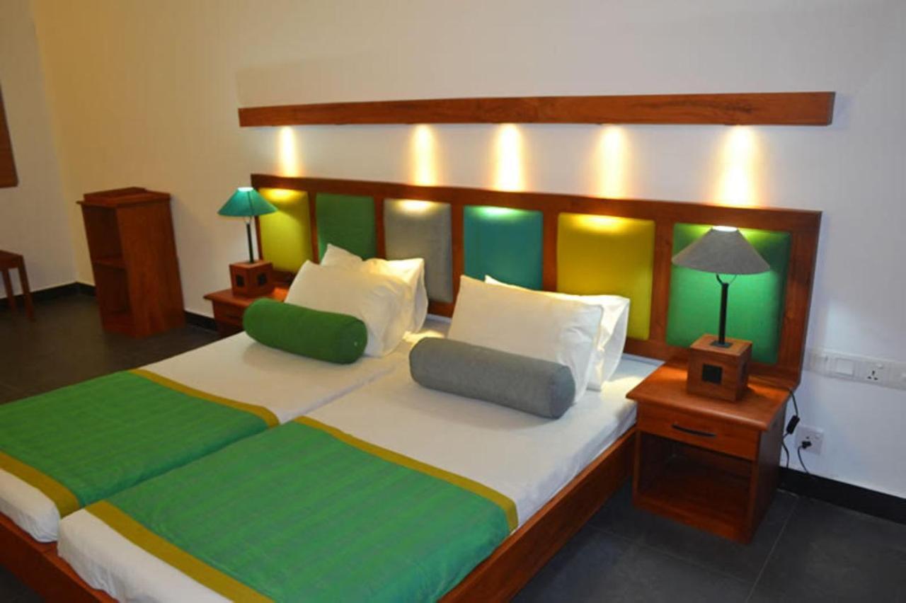 Star Beach Guest House Negombo Exterior photo